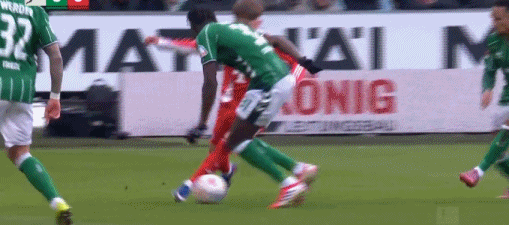 半场：拜仁2-0不莱梅，凯恩5分钟内双响，卡尔造点